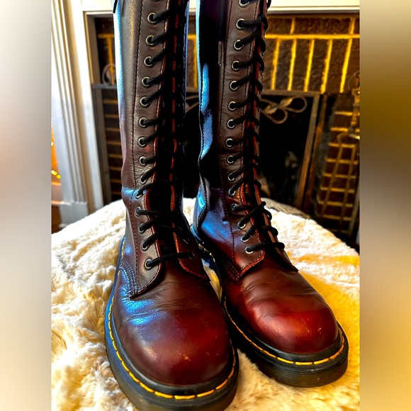 adorable lace up dr martens! Like New! 20 eye lace- side zipper- - Picture 1 of 5
